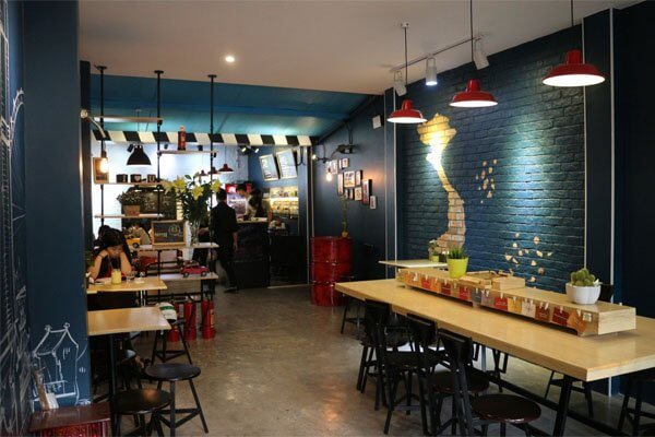 Biến không gian nhà hàng, quán cafe trở nên thu hút nhờ đèn led ống bơ