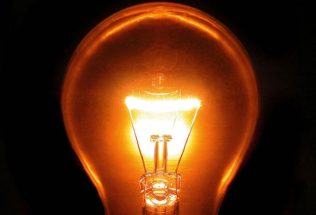 Tại sao nên sử dụng đèn led ống bơ lắp nổi thay vì đèn sợi đốt.