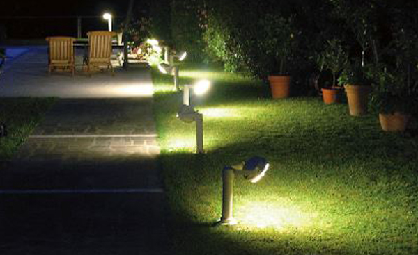 5 ưu điểm nổi bật của đèn led cắm cỏ cao cấp
