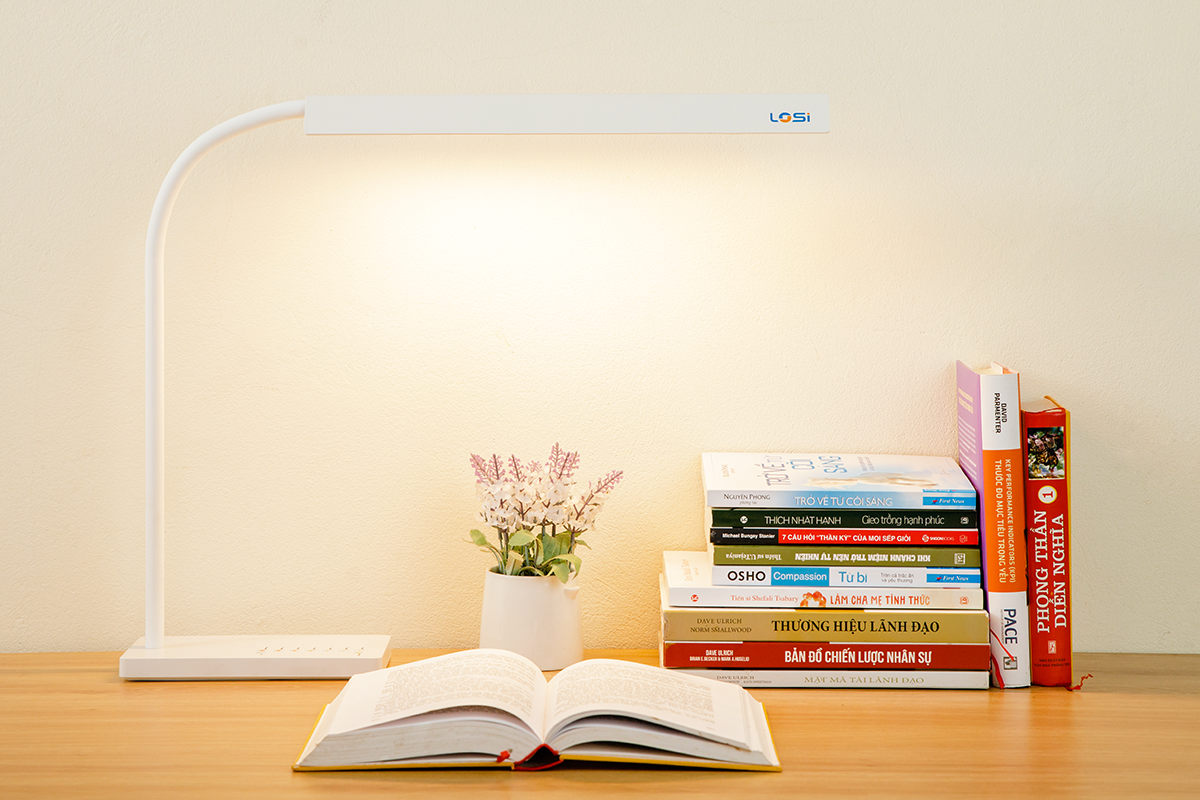 Đèn bàn Led cảm ứng cao cấp